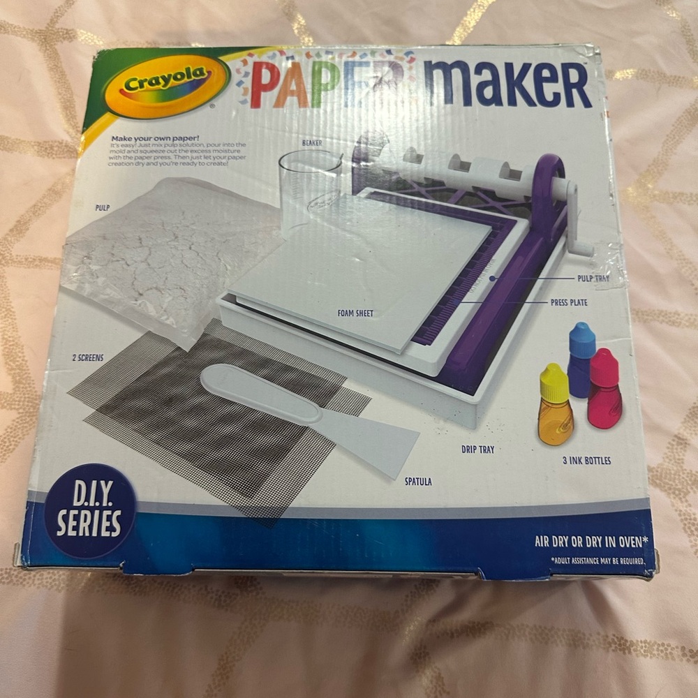 Crayola Paper Maker Craft Kit — NWT - Picture 2 of 3